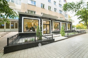 Входная группа в магазин одежды по ул.М.Карима, 47 в г.Уфа