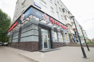 Входная группа в магазин обуви по ул.Революционная, 56 в г.Уфа